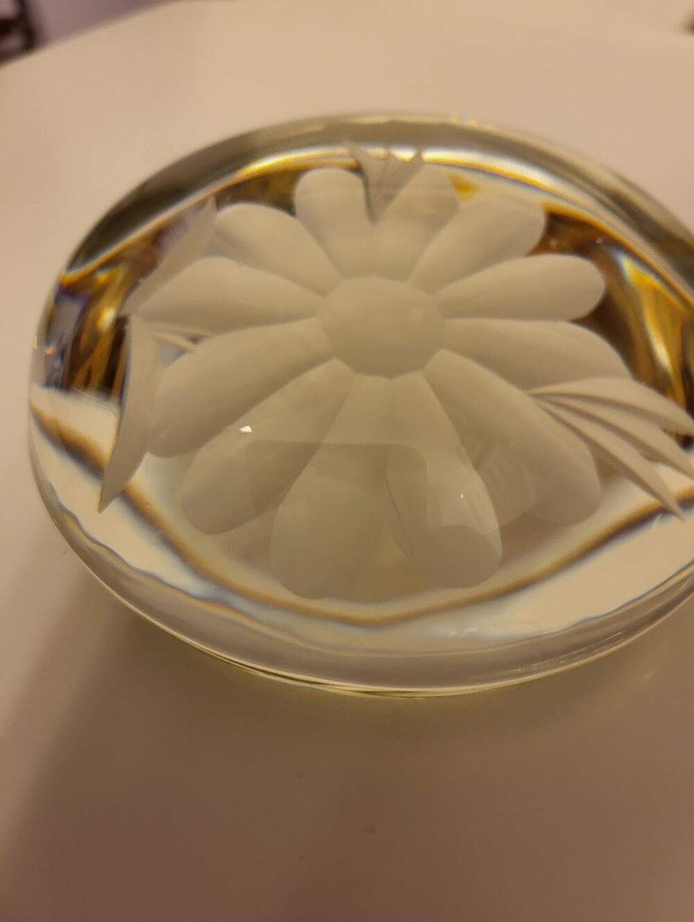 VTG.4 In.Dome Shaped Art Glass Paperweight with Etched White Flower - Home Art - Picture 9 of 11